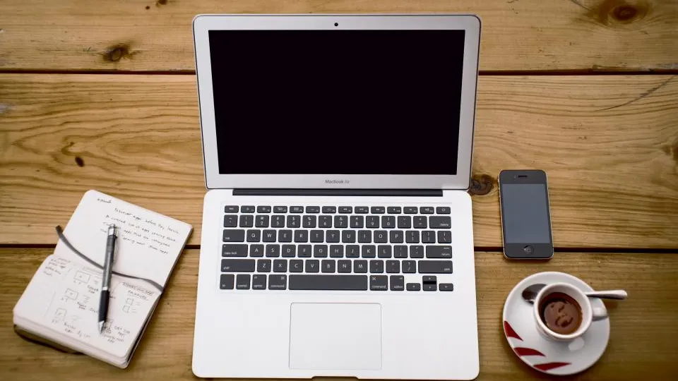Contact form, WhatsApp or phone: which options bring more leads?
